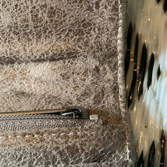 Matt & Nat Brown wallet with Woven Design - Picture 4 of 13